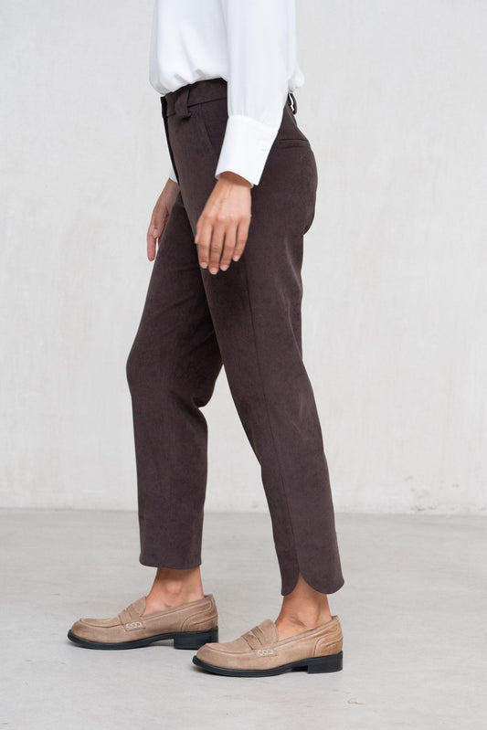 PANTALON SEMIRRECTO BAJO ABIERTO MARRON